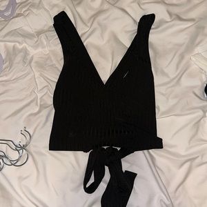 Cropped black top